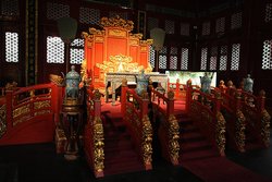 Трон во Дворце Императорской Гармонии, Пекин, Китай